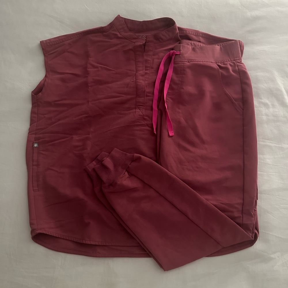 Figs Breast Cancer Awareness Scrub Set (Rafaela Top and Zamora Joggers)